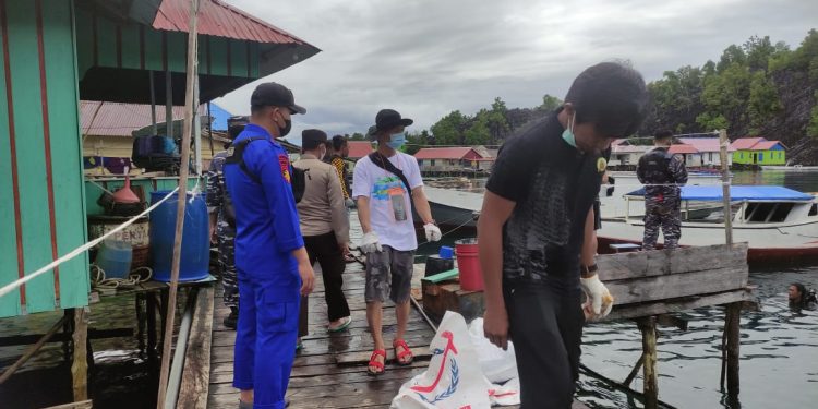 KKMS Menggelar Aksi Bersih Pantai dan Laut Di Pulau Dongkalan Kawasan Wisata Sombori, Menui Kepulauan