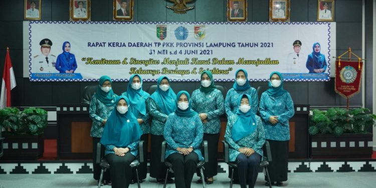 Ketua TP-PKK TuBaBa, Hadiri RaKerDa Secara Virtual