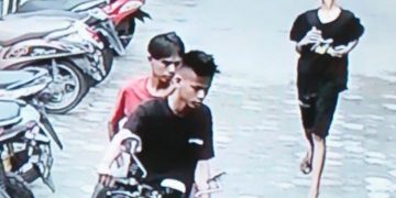 2 Kawanan Terpantau CCTV Saat Curi Helem di RS Palopo