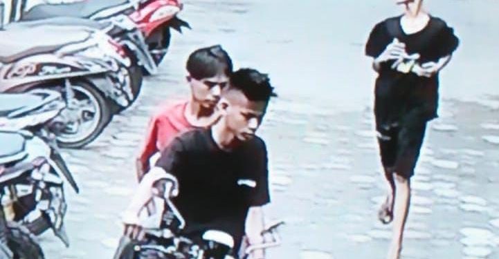 2 Kawanan Terpantau CCTV Saat Curi Helem di RS Palopo