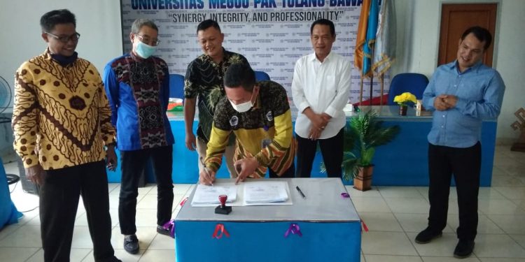 Penandatanganan MOU Universitas Megou Pak Tulang Bawang dengan PETANESIA Lampung.