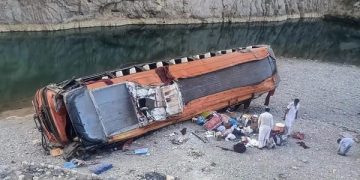 Bus Peziarah Terbalik di Wilayah Terpencil Pakistan