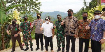 Kasrem 071/Wijayakusuma Hadiri Penyerahan Hasil TMMD ke-111 TA. 2021Kodim 0704/Banjarnegara