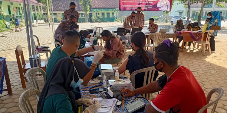 Vaksinasi Dosis Dua, Polres Dan Dinas Kesehatan TuBaBa Bekerja Sama Dalam Pelaksanaanya