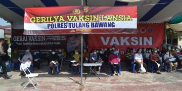 Polres Tulang Bawang Lakukan Terobosan Dengan Menggelar Gerilya Vaksin Lansia