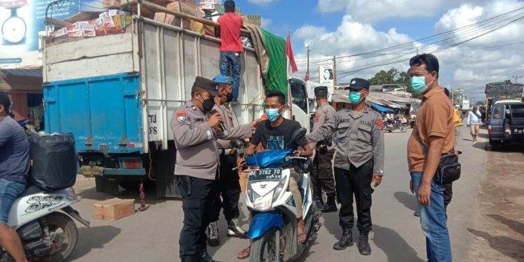 Polres Tulang Bawang dan Polsek Jajaran Secara Serentak Berikan Imbauan Prokes Kepada Warga, Berikut Lokasinya