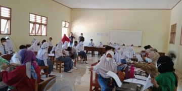 Vaksinasi Siswa-siswi,Kepala Sekolah SMAN 2  TBU Apresiasi Polres dan Dinas Kesehatan TuBaBa