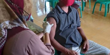 Warga Serbu Vaksinasi di Tiyuh Penumangan Baru