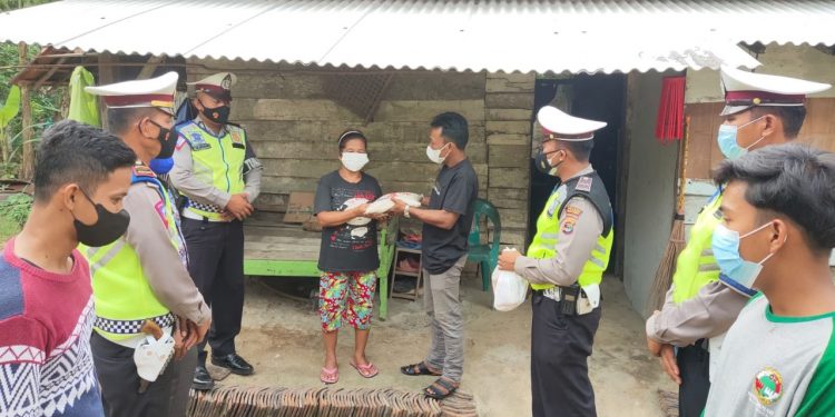Sambut Hari Sumpah Pemuda Ke-93, Satlantas Polres Tulang Bawang Gelar Baksos