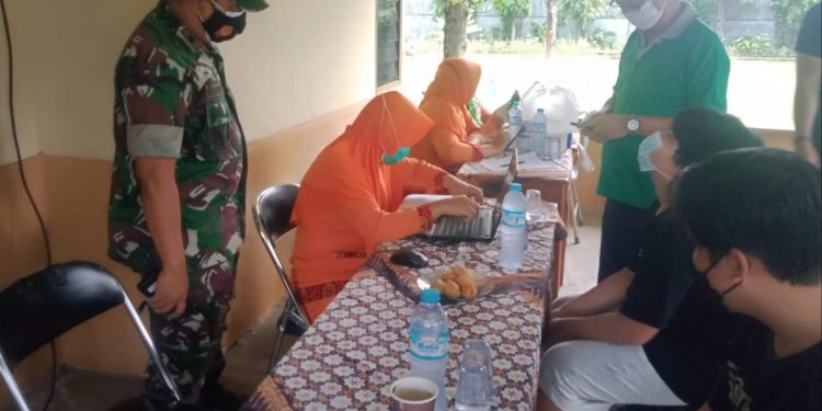 Koramil 410-06/Kedaton Gelar Serbuan Vaksinasi Covid – 19 di Wilayah Labuhan Ratu