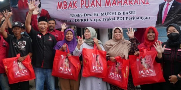 DPR RI, Mukhlis Basri Bagikan 2.287 Paket Bantuan Beras Mbak Puan Maharani