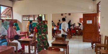 Danramil 11/Manyaran Bersama Forkopincam Pantau Pelaksanaan Vaksinasi Anak Usi 6-11 Tahun