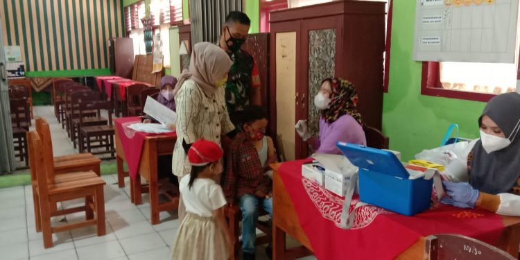 Koramil 410-06/Kedaton Gelar Serbuan Vaksinasi di Pondok Pesantren wilayah Binaannya