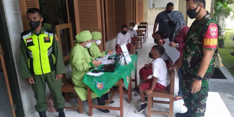 Begini Kiprah Babinsa Joyotakan, Dalam Mendukung Percepatan Vaksin Covid 19