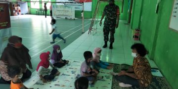 Pantau PTM, Sertu Sarmin Kawal Prokes Secara Ketat