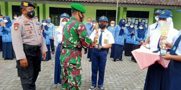 Forkopincam Manyaran Gelar Apel Pagi Lintas Sektoral Di SMP N 1 Manyaran, Ini Tujuannya