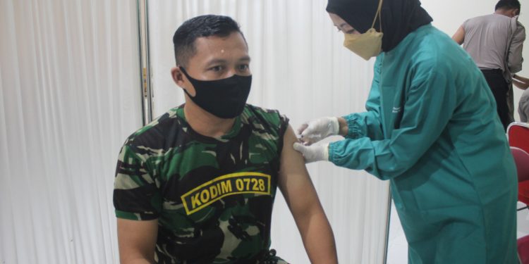 Guna Mendukung Program Pemerintah, Ratusan Prajurit Kodim 0728/Wonogiri Terima Vaksin Booster