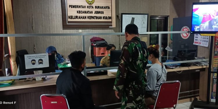 Guna Pembaharuan Data Wilayah, Serma Teguh Laksanakan Puldatater di Kantor Kelurahan