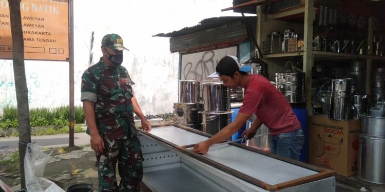 Ada Apa Babinsa Purwosari Datangi Pengerajin Alumunium Dan Alat-alat Dapur, Ini Jawabannya