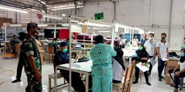 Ratusan Karyawan  CV Cahyo Nugroho Jati Terima Vaksin Dosis 3 Booster Yang Di Gelar Kodim 0728/Wonogiri