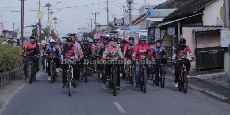 Bupati Winarti Buka Kemeriahan Acara Gowes di Ethanol unit 2 Banjar agung