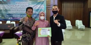 Agata Cahyati Aini Raih Predikat Terbaik Yudisium