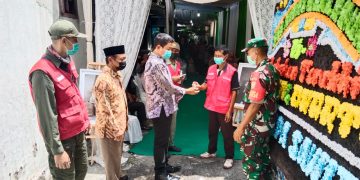 Sambangi Lokasi Hajatan, Babinsa Koramil 410-05/TKP Ingatkan Warga Patuhi Prokes