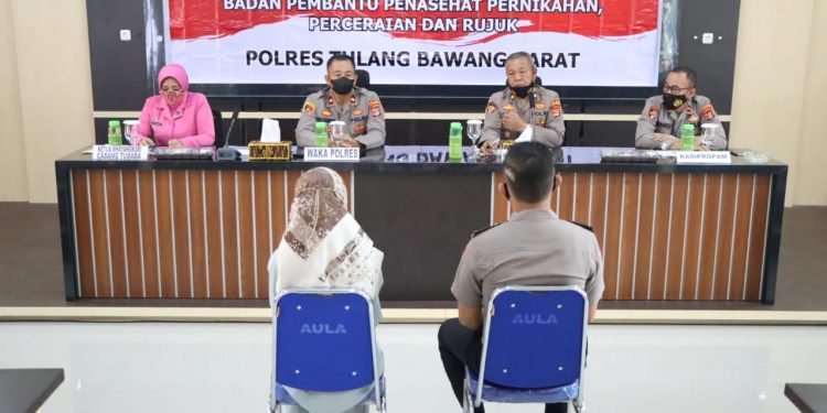 Wakapolres Tulang Bawang Barat Pimpin Sidang BP4R Untuk Personel Yang Akan Menikah