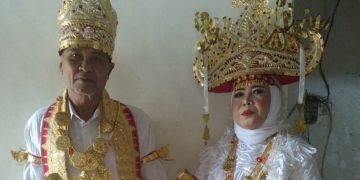 Ini Gelar Adat H Kamso dan Ibu Menik