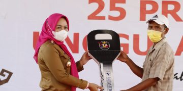 Bupati Winarti gelar Pasar Murah di Kampung Sumber Sari Kecamatan Penawar Aji