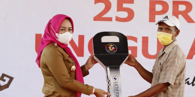 Bupati Winarti gelar Pasar Murah di Kampung Sumber Sari Kecamatan Penawar Aji