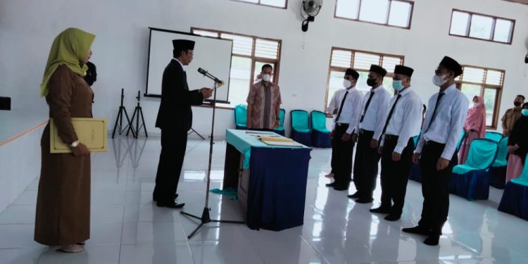 Nazaruddin Hadiri Langsung Pelantikan Aparatur Tiyuh Tirta Makmur