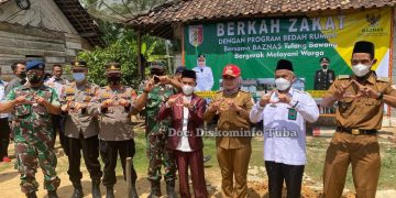 Bupati Winarti Tinjau Program Bedah Rumah di Kampung Ringin Sari