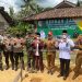 Bupati Winarti Tinjau Program Bedah Rumah di Kampung Ringin Sari