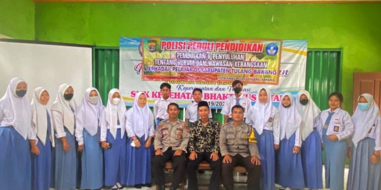 Cegah Kenakalan Remaja, Satbinmas Polres Tulang Bawang Binluh ke Sekolah