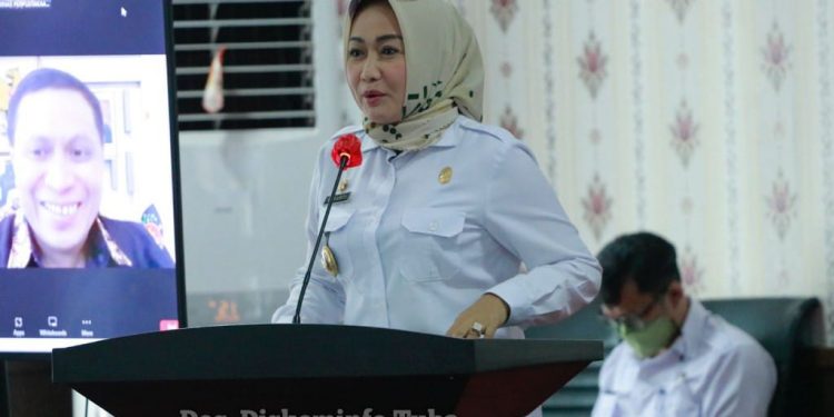 Bupati Winarti Sampaikan Tentang Pentingnya Pelayanan Warga Yang Optimal Dalam Acara Focus Group Discussion