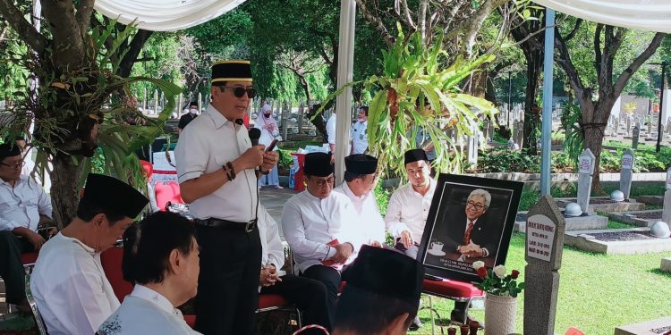 Bersama Bamusi, Basarah dan Yasonna Ikuti Ziarah di Makam Taufiq Kiemas