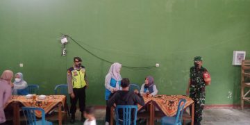 Warga Terima Vaksin, Babinsa Mlokomanis Wetan Berikan Pendampingan