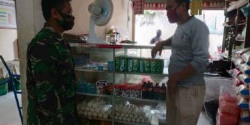 Babinsa Sewu Lakukan Pendisiplinan Prokes Dengan Cara Himbauan Pada Penerapan PPKM