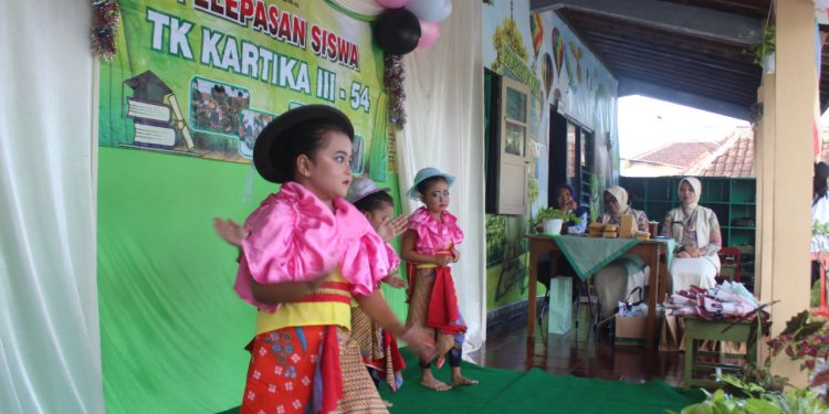 Pelepasan dan Perpisahan Siswa-Siswi TK Kartika III – 54 Wonogiri