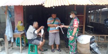 Pastikan Sesuai Prokes, Sertu Marno Sambangi Pasar Ayam di Wilayah Binaan