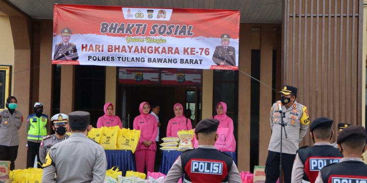 Jelang HUT Bhayangkara Ke-76, Polres Tubaba Gelar Bansos Serentak