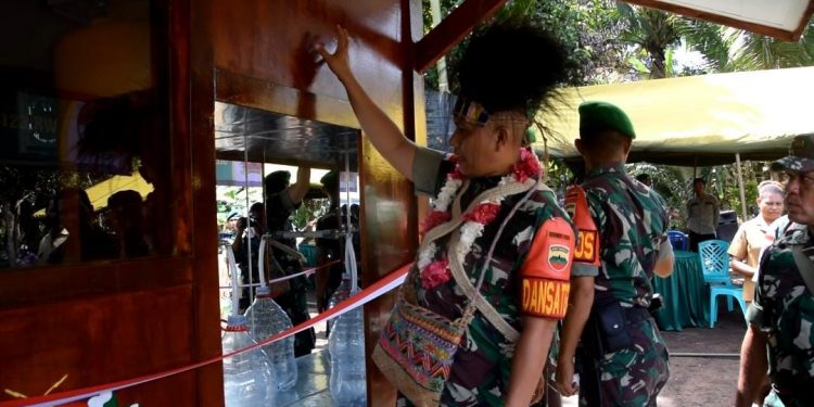 Dansatgas Yonif 123/RW Resmikan Alat Penjernih Air Untuk Masyarakat Perbatasan