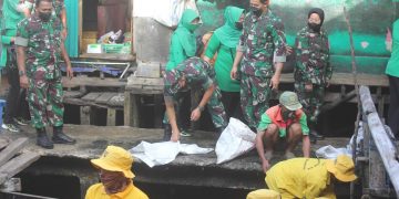 Gelar Karya Bakti, Dandim 0410/KBL Pimpin Langsung Pembersihan di Pasar Gudang Lelang