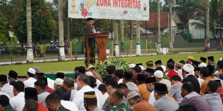 Idul Adha, Danrem 071/Wijayakusuma Serahkan Hewan Qurban