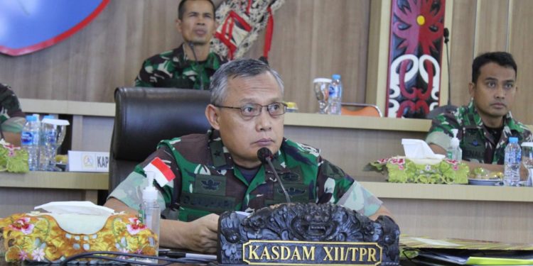 Kasdam XII/Tpr Terima Paparan Renlakgiat TMMD ke-114