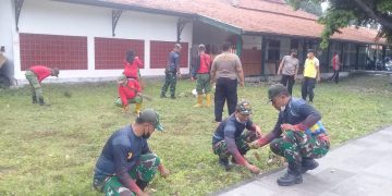 Cegah Penyebaran Covid-19, Koramil 02/Banjarsari Laksanakan Kerja Bakti Bersihkan Lingkungan