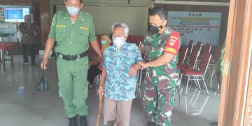 Tanpa Pamrih, Serda Budiono Dampingi Layanan Posbindu Lansia di Wilayah Binaan