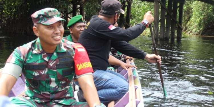 Dandim 1012/Buntok Cek Lokasi TMMD Menggunakan Perahu