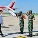 Pangdam dan Ketua Persit KCK Daerah XII/Tpr Sambut Kedatangan Presiden